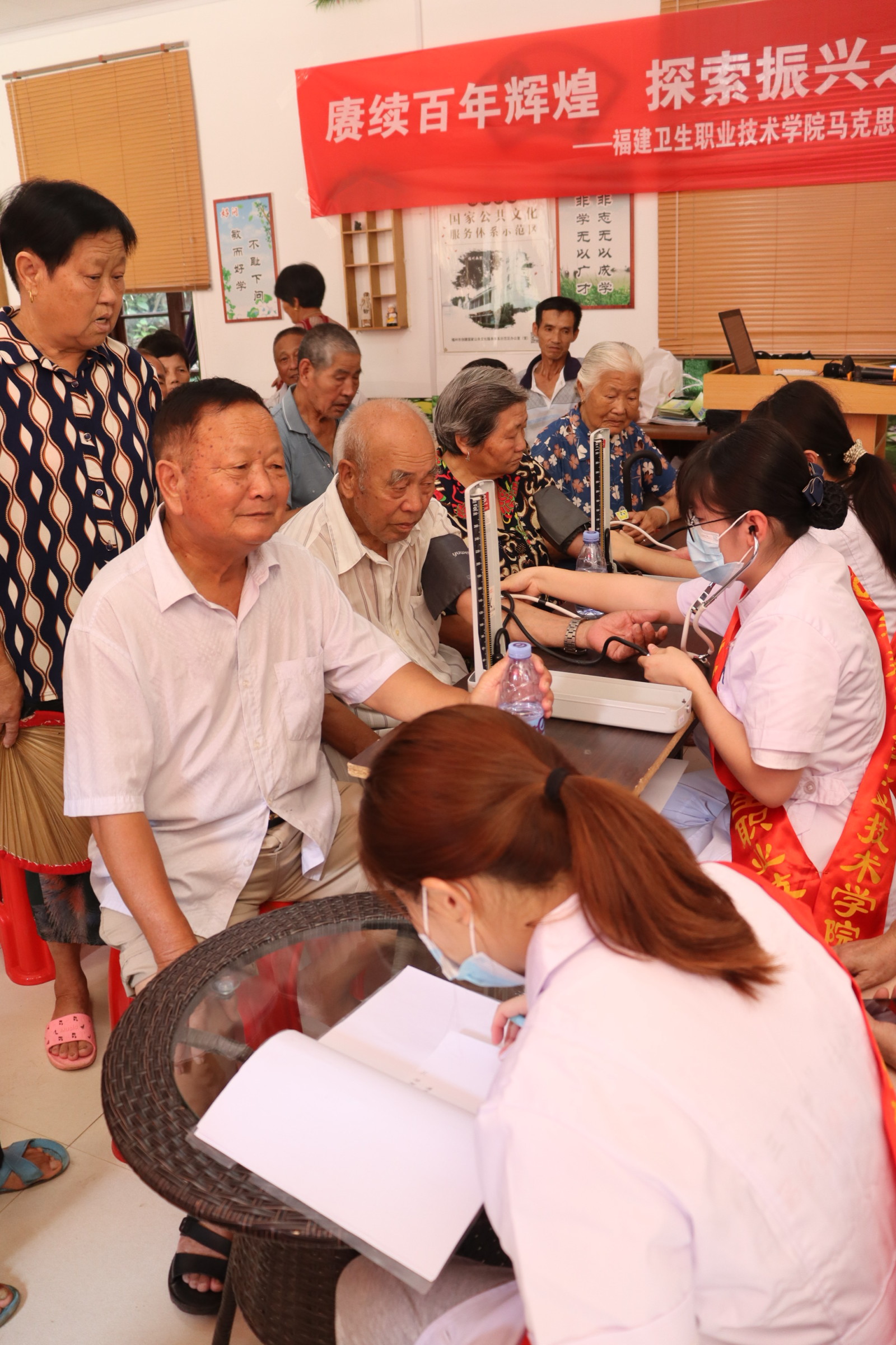 图5:义诊现场