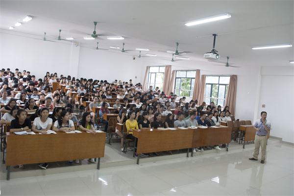 专题讲座图片3.jpg