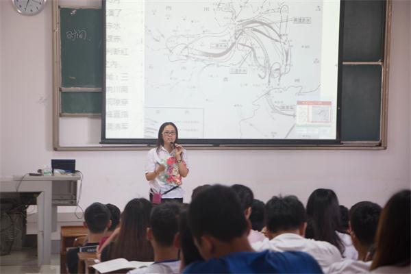 专题讲座图片2.jpg