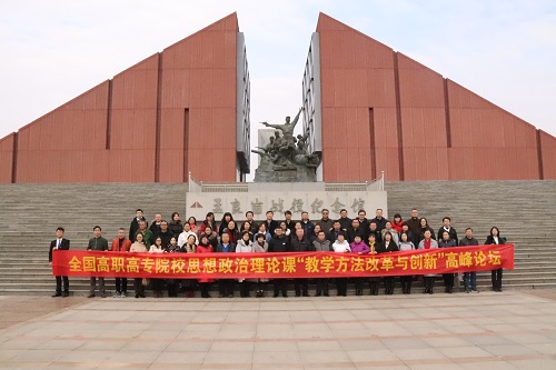 22.孟良崮纪念馆合影.JPG