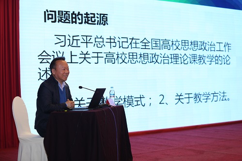 8.新疆农业职业技术学院马克思主义学院院长王学利教授作了《对“问题式专题化教学”模式的探索与实践》的典型发言.JPG