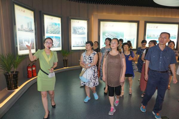 学员们认真学习 (2).JPG